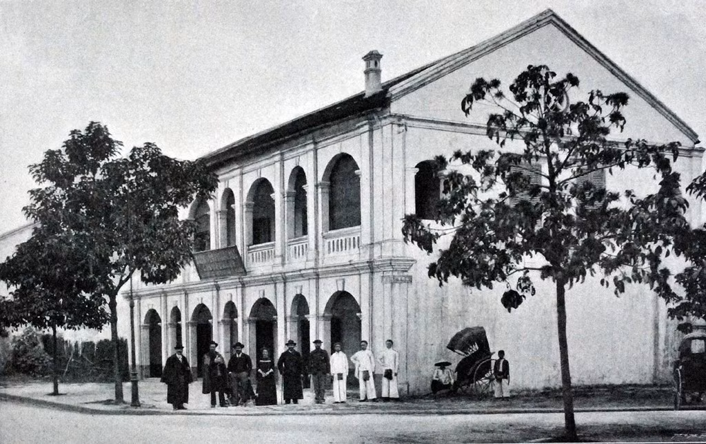 Nhà máy rượu đầu tiên của Hà Nội do người Pháp xây dựng và quản lý. Ảnh: Gallica.bnf.fr.