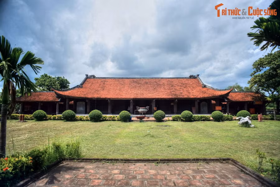 Chùa có lịch sử hình thành từ thời vua Lý Thánh Tông, được xây lại ở địa điểm hiện tại vào năm 1630-1632. Chùa mang phong cách kiến trúc thời Lê do Cường Dũng hầu Nguyễn Văn Trụ vẽ kiểu. Sau khi xây dựng xong, chùa được trùng tu nhiều lần, vào các năm 1689, 1707, 1941…