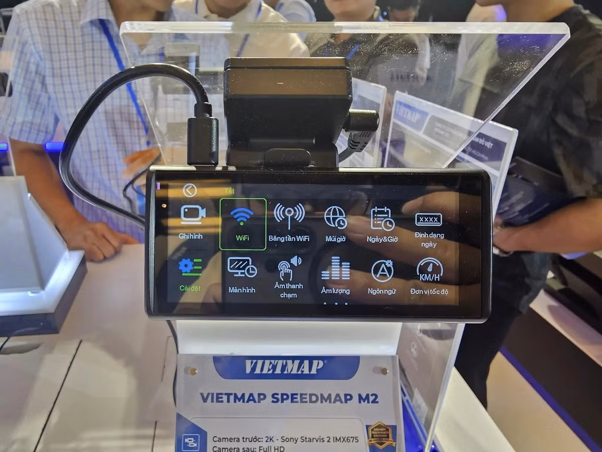 WiFi 5Ghz trên sản phẩm này có khả năng truyền tải dữ liệu nhanh gấp 4 lần bản cũ, hỗ trợ người dùng tải xuống video trong các tình huống khẩn cấp, cần trích xuất dữ liệu lập tức. Ảnh: Minh Thành Auto.