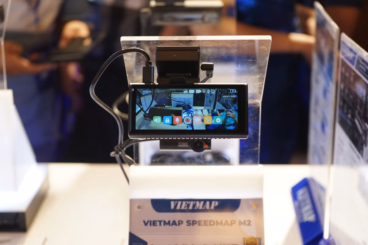 SpeedMap M2 có khả năng cập nhật dữ liệu cảnh báo giao thông, tài xế có thể cập nhật trên thiết bị, thay vì phải thông qua các ứng dụng khác như phiên bản trước. Ảnh: Thanh Niên Online.