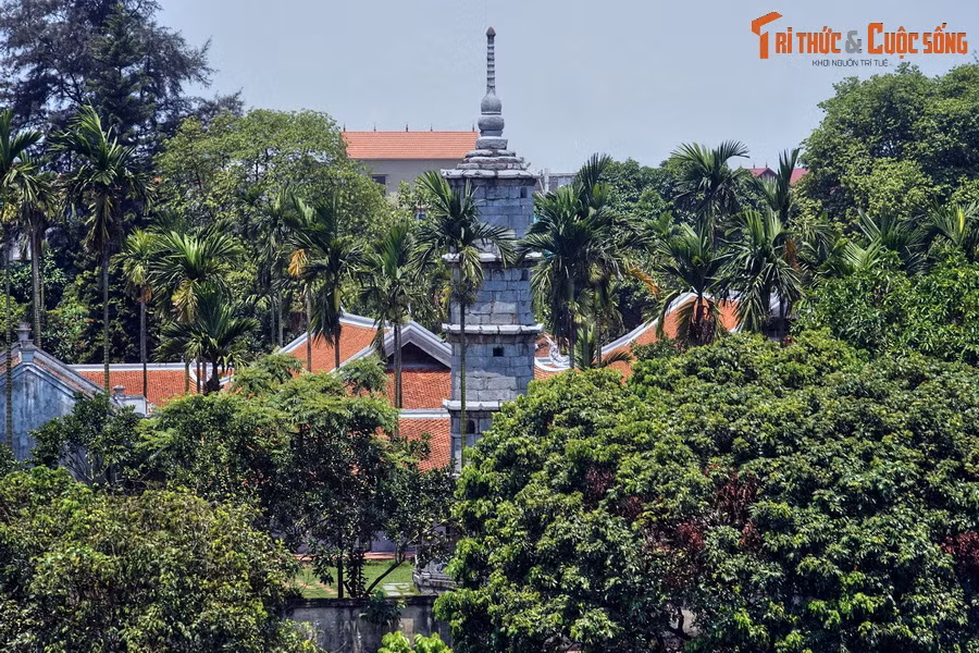 2. Chùa Bút Tháp (Thuận Thành, Bắc Ninh) là một trong những ngôi chùa cổ có kiến trúc đẹp nhất Việt Nam. Tên gọi “Bút Tháp” của ngôi chùa này gắn liền với một công trình độc đáo, đó là tháp Báo Nghiêm.