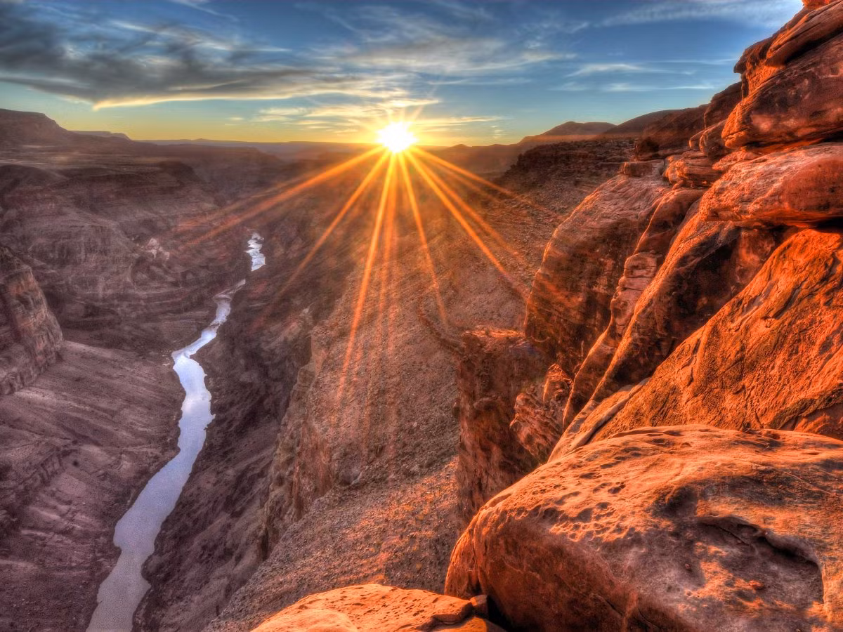 Cảnh quan tuyệt mỹ ở hẻm núi Grand Canyon, Arizona, Mỹ là một trong những trải nghiệm tuyệt vời mà bạn nên thử một lần trong đời.