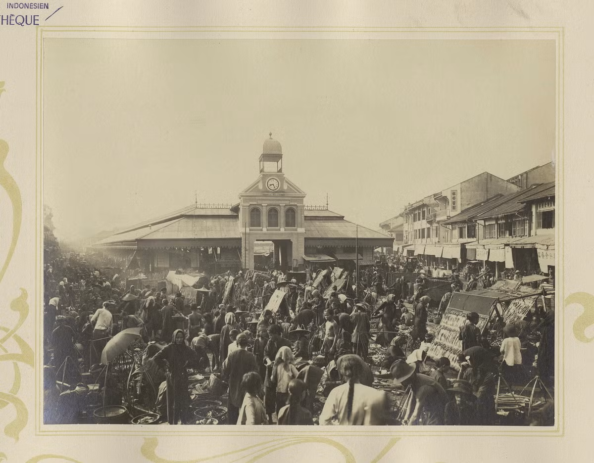 Khu chợ trung tâm của Chợ Lớn năm 1909. Vị trí này ngày nay là Bưu điện Chợ Lớn. Ảnh: Manhhai Flickr.