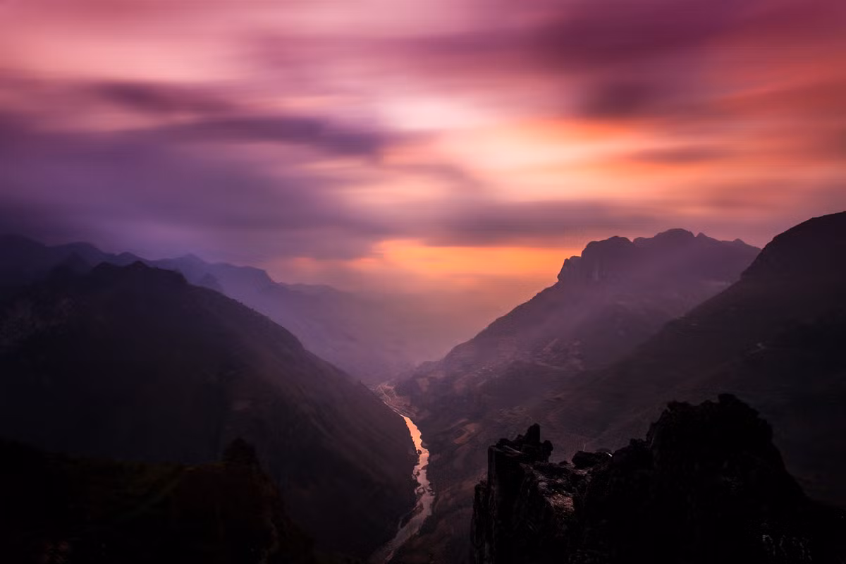Hoàng hôn trên sông Nho Quế. Ảnh: Comi Valentine / 500px.com.