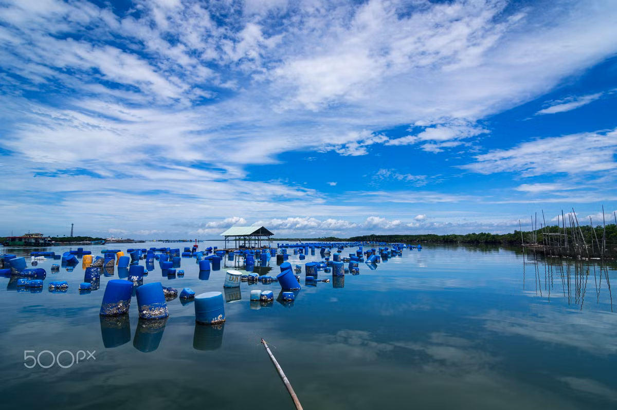 Một góc làng bè ở Long Sơn, hòn đảo phía Bắc Vũng Tàu. Ảnh: William Thompson / 500px.com.