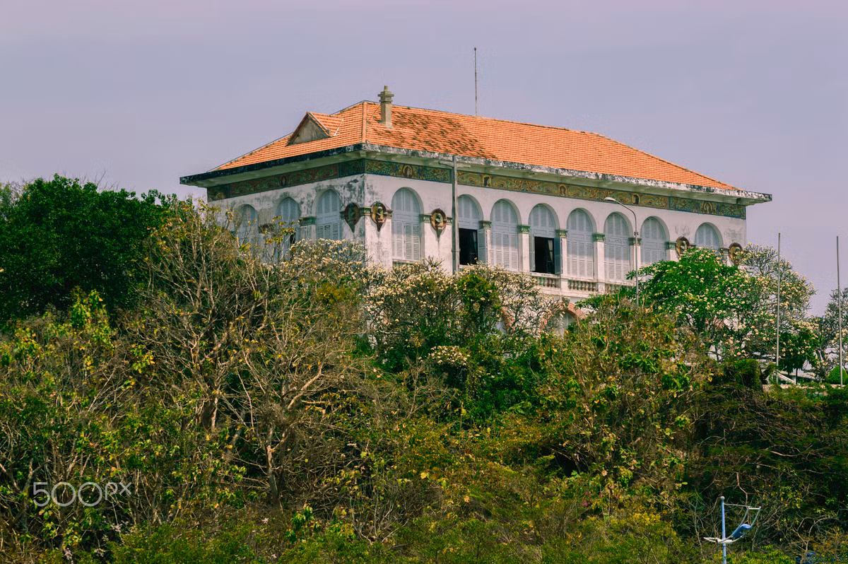 Bạch Dinh, dinh thự cổ nổi tiếng trên núi Lớn Vũng Tàu. Ảnh: Charles Dean / 500px.com.