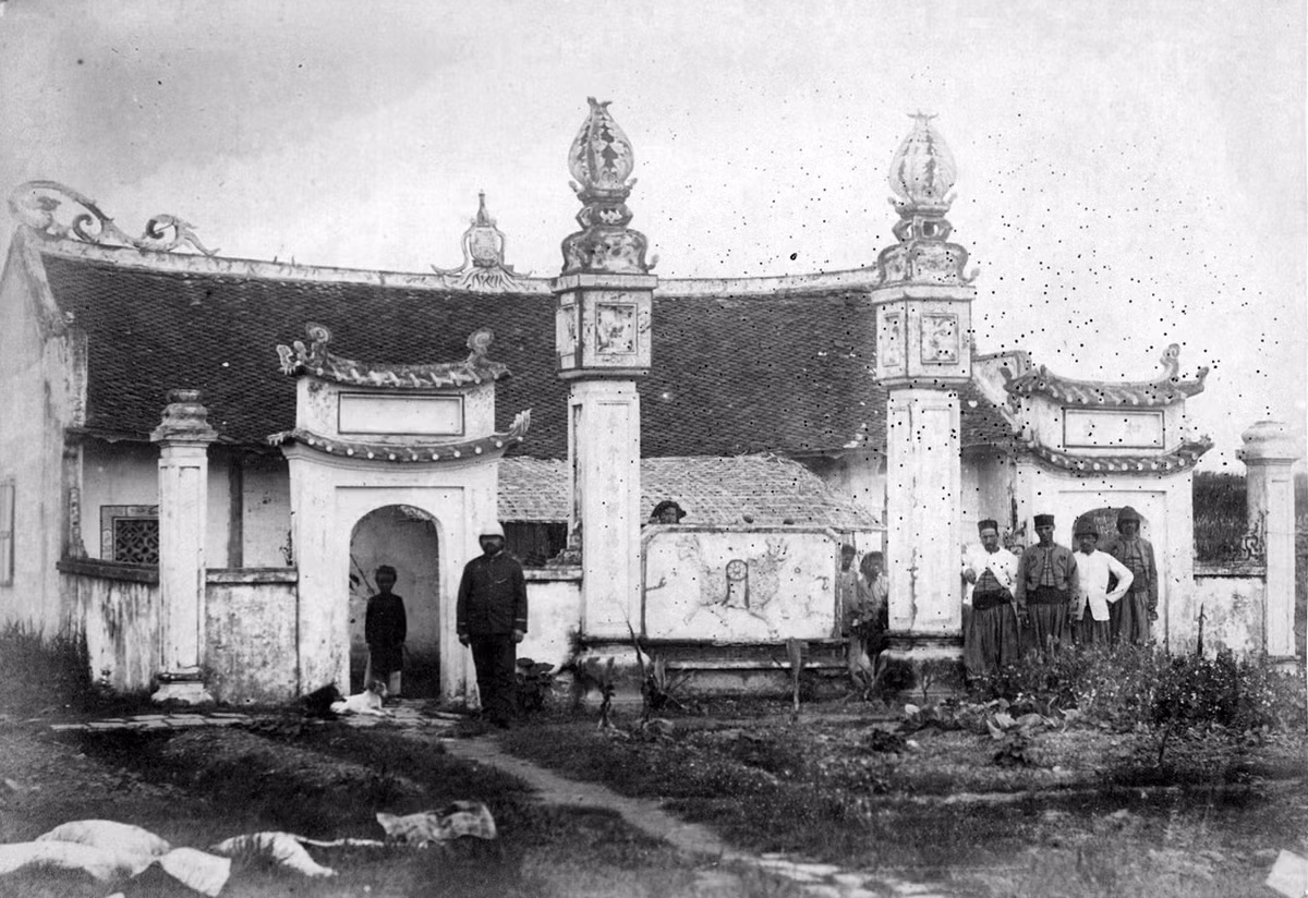 Một ngôi chùa nhỏ bên ngoài cửa Bắc thành Hà Nội.