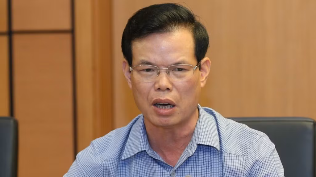 Ông Triệu Tài Vinh sinh ngày 26/8/1968, dân tộc Dao; quê quán xã Hồ Thầu, huyện Hoàng Su Phì, tỉnh Hà Giang. Ông Triệu Tài Vinh có chuyên môn nghiệp vụ Kỹ sư Nông nghiệp; Tiến sĩ Nông nghiệp; cử nhân lý luận chính trị. 