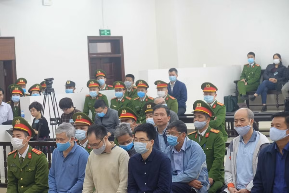 Phiên tòa được mở để xem xét kháng cáo của 6 bị cáo: Vũ Thanh Hà (cựu TGĐ Công ty cổ phần Hóa dầu và Nhiên liệu sinh học Dầu khí - PVB), Phạm Xuân Diệu (cựu TGĐ PVC), Nguyễn Xuân Thủy (cựu Phó trưởng Phòng đầu tư dự án, PVB), Khương Anh Tuấn (cựu Phó trưởng Phòng Thương mại, PVB), Lê Thanh Thái (cựu Trưởng Phòng Kinh doanh, PVB) và Hoàng Đình Tâm (cựu Kế toán trưởng PVB). 