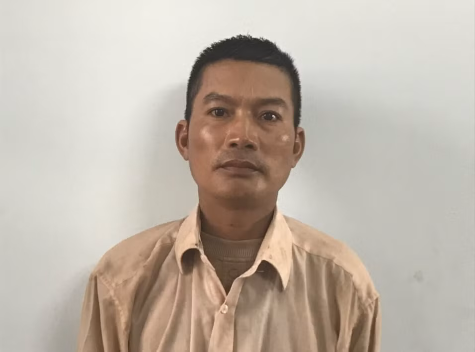 Ga dan ong lam be gai 15 tuoi rach thanh am dao khi mua dam