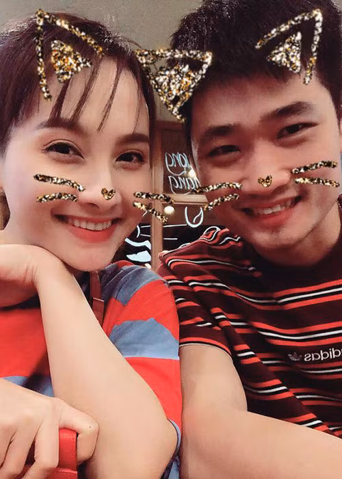Vợ chồng sao Việt Bảo Thanh dẫn con trai đi chơi.