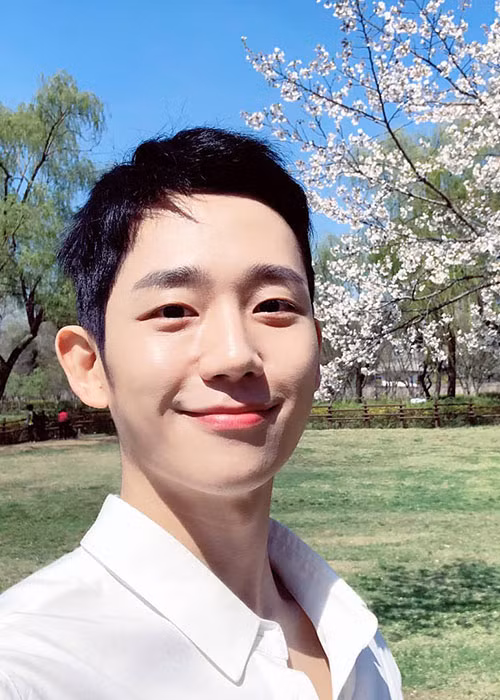 Đóng phim “Chị đẹp mua cơm ngon cho tôi”, Jung Hae In đã đổi đời với cát-sê hiện tăng gấp năm lần. Ảnh: FBNV
