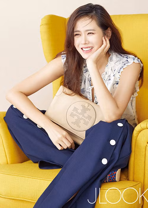 Xinh đẹp, nổi tiếng, thành công, Son Ye Jin hiện vẫn chưa lên xe hoa. Ảnh: Jlook