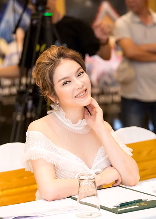 Nữ diễn viên kiêm doanh nhân Lý Nhã Kỳ vừa có mặt ở Hà Nội để tham gia buổi ra mắt gameshow sắp lên sóng. Ảnh: Danviet