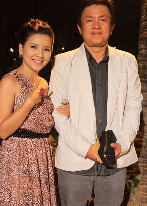 Sau đám cưới, Ngọc Trinh thường xuyên được ông xã tháp tùng tham gia các sự kiện. Tuy nhiên, bước qua độ tuổi 40, cô vẫn chưa được hưởng hạnh phúc làm mẹ. Ảnh: Ngoisao