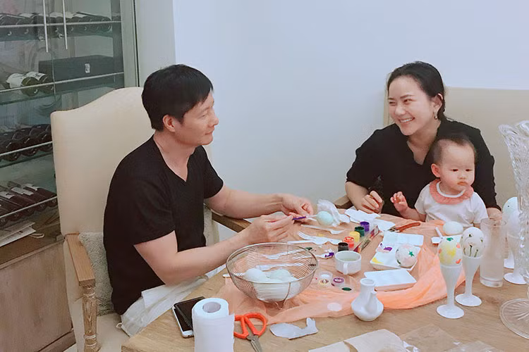 Vợ chồng sao Việt Phan Như Thảo đón Lễ phục sinh.