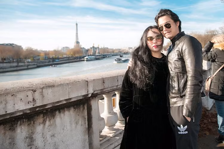 Trên trang cá nhân, Quách Ngọc Ngoan thoải mái chia sẻ hình ảnh hẹn hò cùng Phượng Chanel.
