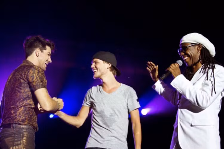 Adam Lambert cũng gửi lời vĩnh biệt đến Avicii đồng thời bày tỏ nam DJ quá cố là một nhạc sĩ xuất sắc.