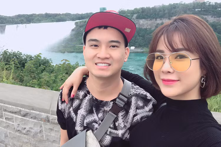 Trên trang cá nhân, Đức Phạm thường xuyên khoe khoảnh khắc ngọt ngào bên Diệp Lâm Anh và dành lời có cánh cho bạn gái.