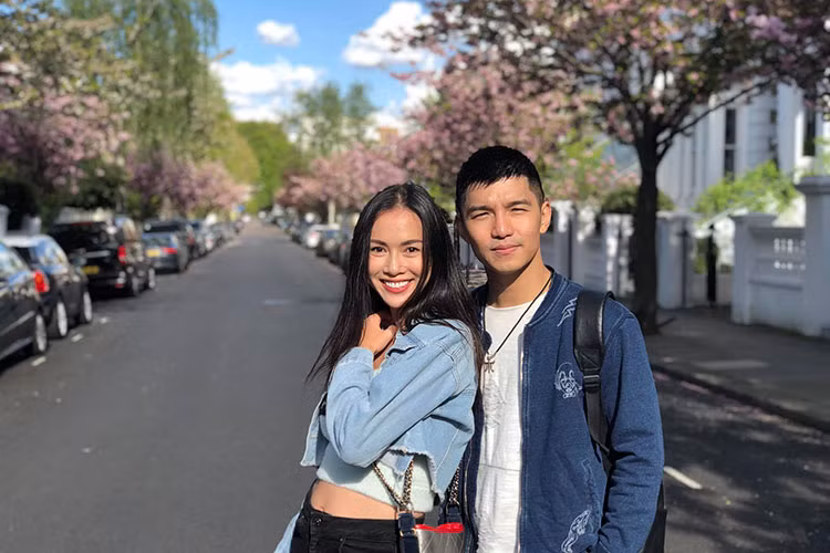 Vũ Ngọc Anh cùng bạn diễn phim "Lôi báo" Cường Seven có chuyến công tác ở London.