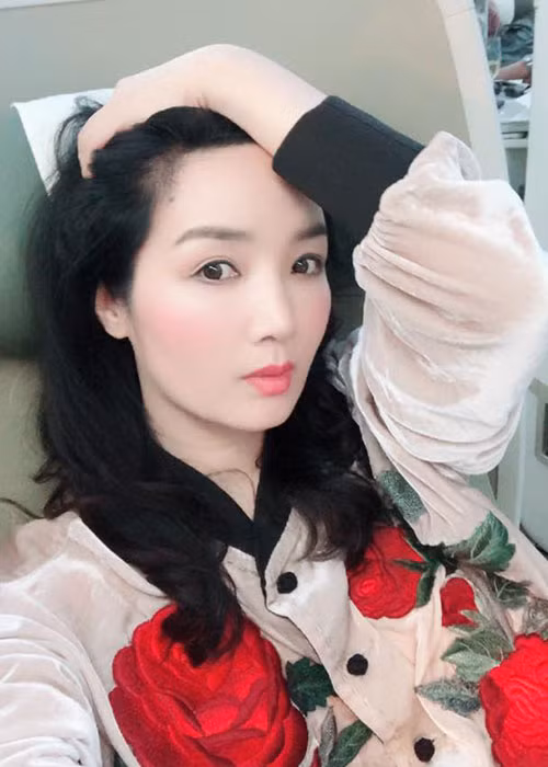 Giáng My đáp chuyến bay sang Nhật Bản.