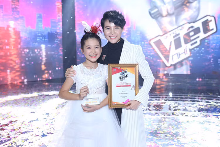 Dương Ngọc Ánh thông minh, lém lỉnh, hát hay. Năm 2017, Ngọc Ánh về nhất cuộc thi Giọng hát Việt nhí. Ảnh: Phapluatnet