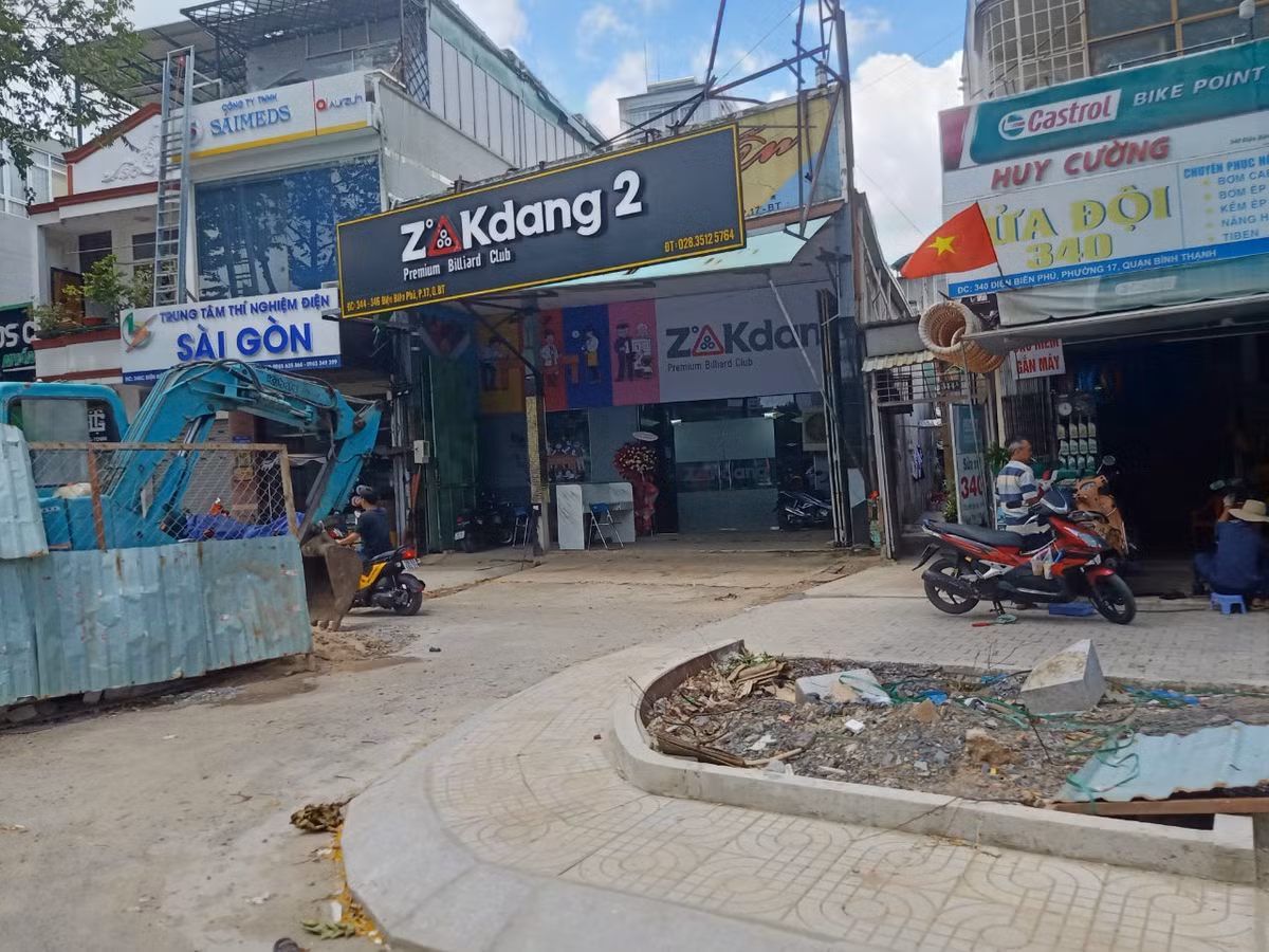 TP HCM: Thi cong via he duong Dien Bien Phu tiep tuc bi phan anh-Hinh-3