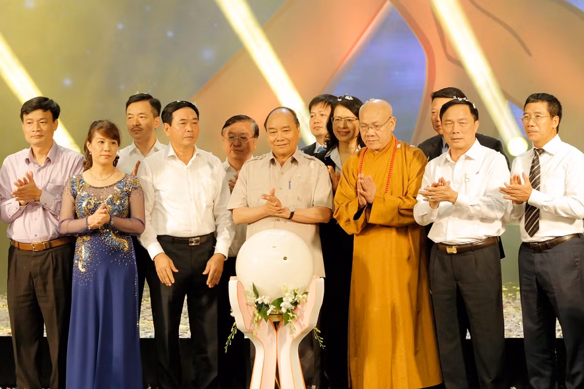 Tap doan FLC chung tay cung thang cao diem “Vi nguoi ngheo” nam 2017
