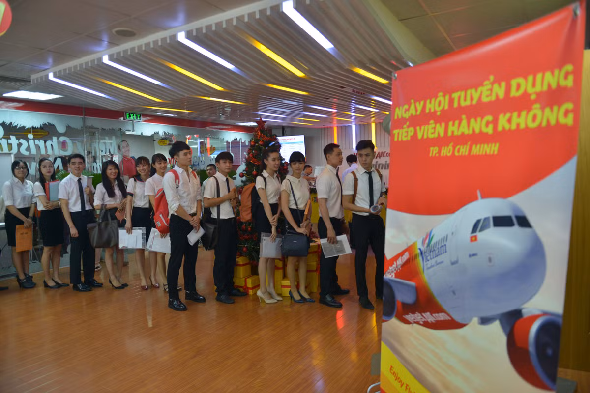 Các thí sinh dự tuyển tiếp viên VIETJET- CANDIDATES