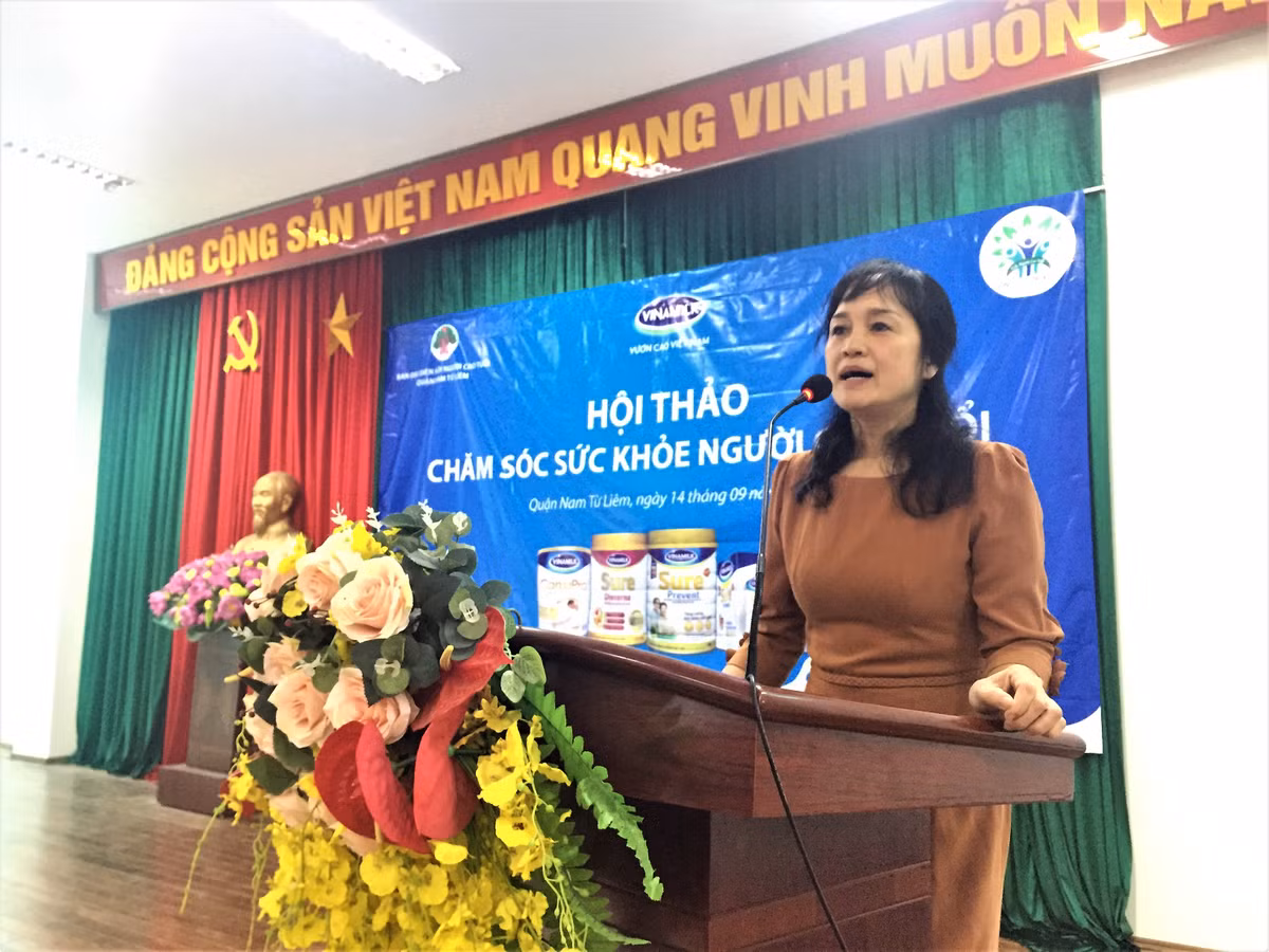 Vinamilk tiep tuc cham soc suc khoe cho gan 2.000 nguoi cao tuoi