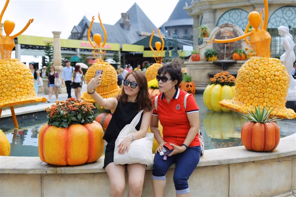 Hon 10 tan bi, ngo, tao trang tri Halloween Sun World Ba Na Hills-Hinh-8