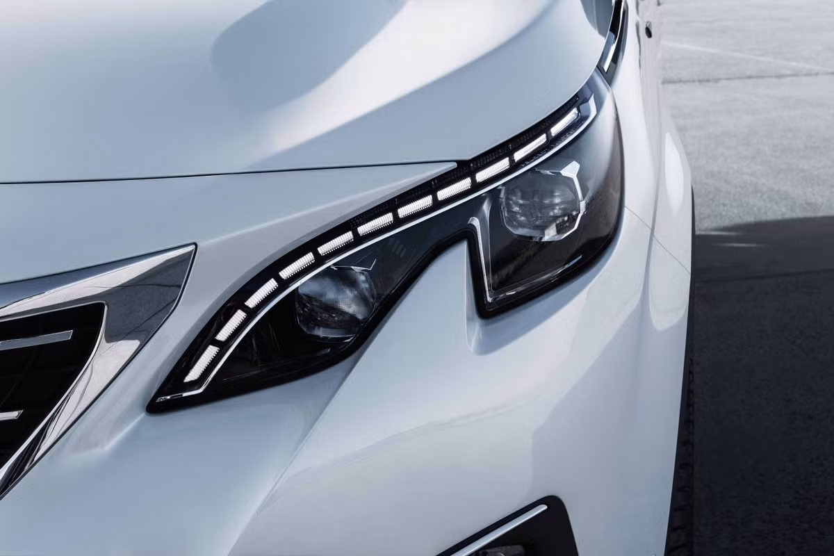 Thang 12/2017, Peugeot 5008-SUV 7 cho the he moi toi tay khach Viet