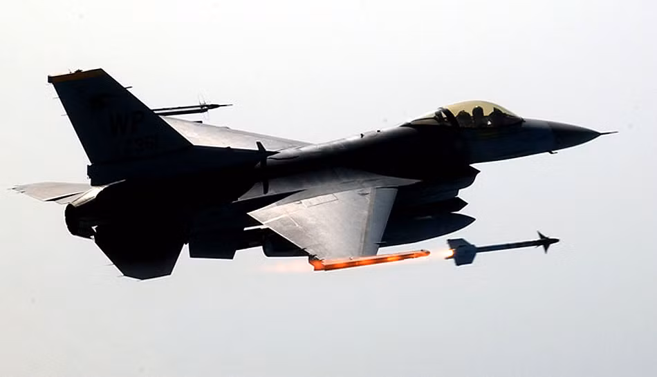 Thực tế trong lịch sử tham chiến, F-16 đã lập được vô số chiến công hạ gục các máy bay tiêm kích MiG rất mạnh của Liên Xô như MiG-21, MiG-23 và MiG-25. Nguồn ảnh: Wikipedia