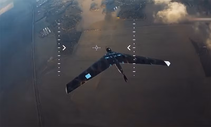 Người điều khiển UAV với biệt danh “Eldzhey” cho biết: “Nhóm trinh sát đã phát hiện sự di chuyển của một nhóm lính bằng cách sử dụng máy bay không người lái. Khi điều chỉnh vị trí UAV, người điều khiển FPV đã tấn công vào hầm trú ẩn của đối phương”. Ảnh: Telegram.