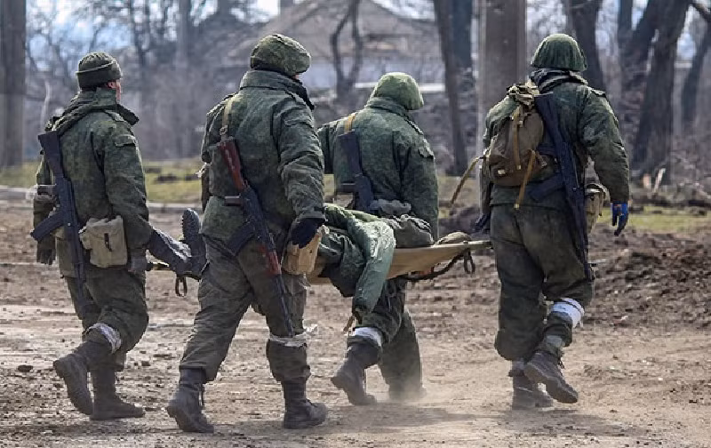 Trong khi đó, có thông tin cho biết rằng trong vòng 10 ngày, Lực lượng Vũ trang Ukraine đã mất 500 người tại Toretsk. Thông tin này được chỉ huy đơn vị máy bay không người lái của Quân đội Ukraine, Andrey Onistrat, tuyên bố. Ông cho biết những người này gần như “biến mất” trong quá trình thay quân, khi Lữ đoàn 95 của Quân đội Ukraine được thay thế bằng Lữ đoàn 150. Ảnh: Korrespondent.net.