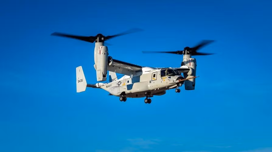 Khoang chứa trong thân của CMV-22B Osprey cũng được sửa đổi để khi cần có thể chở được những thiết bị nặng đặc biệt là động cơ.