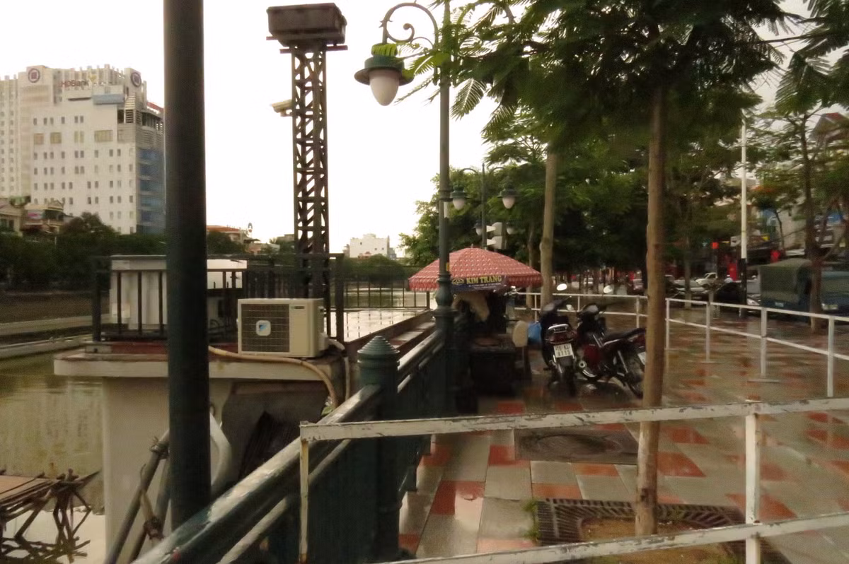 Tuy nhiên, đến thời điểm này, dù vẫn đang trong giai đoạn chạy thử nghiệm, do nhà thầu quản lý, vận hành, thành phố Hải Phòng chưa nghiệm thu và nhận bàn giao. Nhưng trong dư luận đã có nhiều ý kiến về sự lãng phí, không cần thiết. Có ý kiến còn cho rằng việc TP Hải Phòng bỏ tiền ngân sách ra làm dự án này gây lãng phí trong khi thành phố nên đầu tư cho bệnh viện, trường học phục vụ nhân dân.