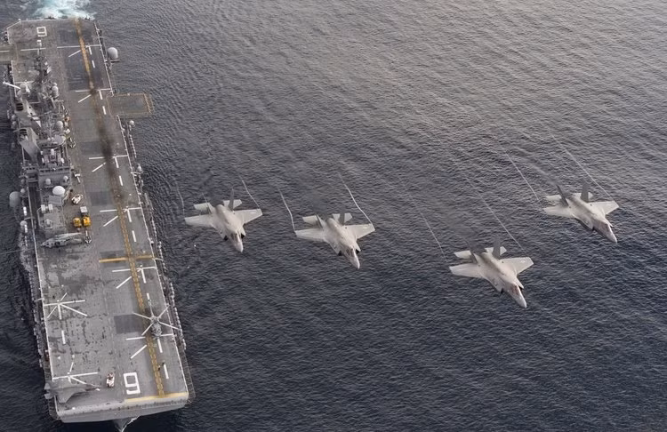 Mô hình thoát khí và đặc tính bay của F35B đòi hỏi phải tiến hành gia cố các hệ thống chịu lực trên tàu; di chuyển vị trí hoặc loại bỏ một số thiết bị không cần thiết tránh xảy ra trường hợp khi máy bay cất, hạ cánh hoặc tác chiến có thể gây tổn hại đến các hệ thống antena, xuồng cứu sinh, lan can mạn tàu, lưới bảo vệ và trạm nhiên liệu JP-5.