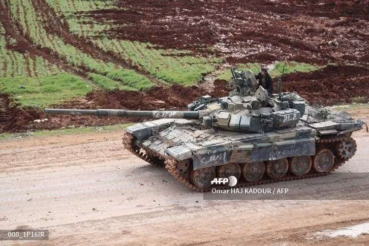 Chiếc xe tăng T-90 chiến lợi phẩm này rõ ràng đã trở thành một vấn đề rất nghiêm trọng đối với quân đội chính phủ Syria, bởi vì nó có thể chịu được đòn đánh trực tiếp của tên lửa chống tăng.