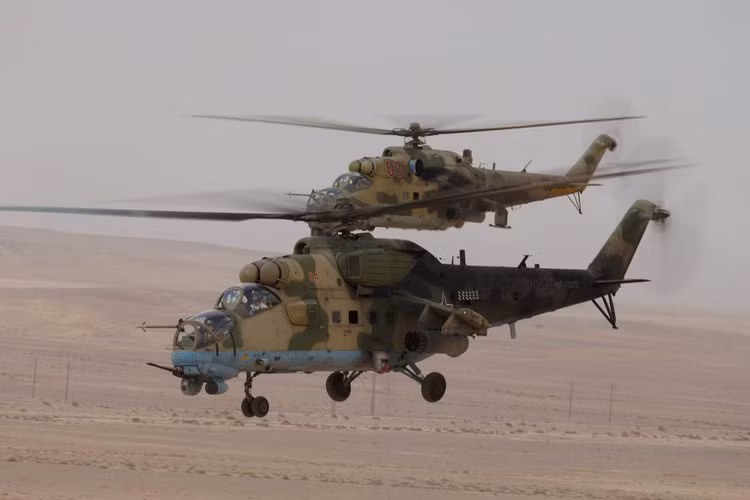 Trước đó "người anh em" của chiếc Mi-35 này là một trực thăng vũ trang Mi-24P của Không quân Syria cũng đã trúng đạn phòng không của đối phương, nhưng rất may là nó đã về được căn cứ.