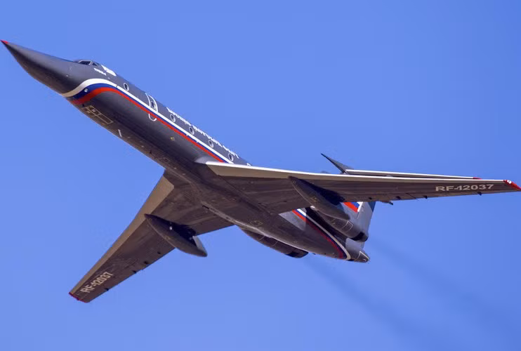 Tu-134UBL trang bị 2 động cơ tuốc bin phản lực cánh quạt đẩy Soloviev D-30-II cung cấp lực đẩy 66,68kN/chiếc. Máy bay đạt tốc độ tối đa 950km/h, tầm bay 1.900-3.000km, trần bay hơn 12.000m. Đây được coi là một trong số ít loại máy bay huấn luyện có kích thước lớn nhất thế giới.