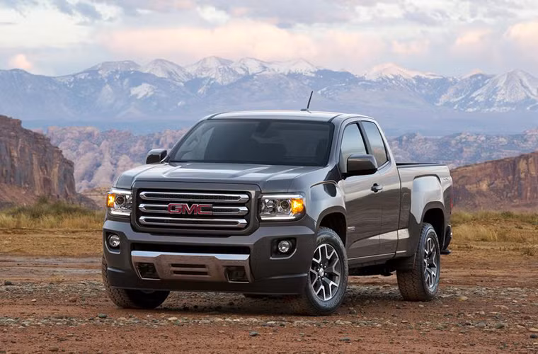  5. GMC Canyon: Phiên bản 2015 của Canyon đã nhận được nhiều đánh giá tích cực từ sau khi 2 mẫu ra mắt năm 2014 có kiểu dáng được thiết kế lại hoàn toàn. Theo KBB, mẫu bán tải cỡ trung của GMC sẽ giữ được 66,2% giá trị sau 36 tháng và 58,3% sau 60 tháng.