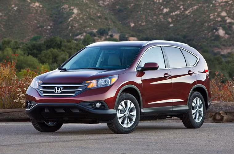  10. Honda CR-V: Theo Kelley Blue Book (KBB), giá trị bán lại đạt 65,3% từ giá mua ban đầu (23.445 USD) sau 36 tháng và 50,8% sau 60 tháng. Honda CR-V đã bán được 335.019 chiếc trong năm 2014, xếp thứ 8 trong tất cả các loại xe bán chạy tại Mỹ.