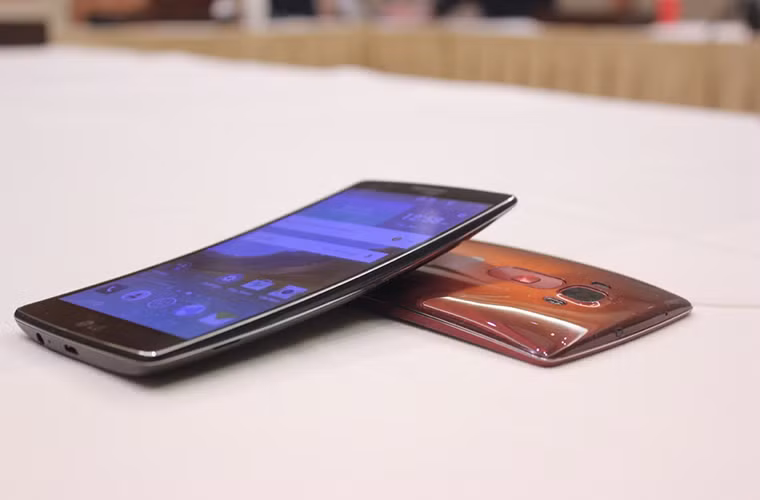G Flex 2 là thế hệ smartphone màn hình cong thứ 2 của LG, kế nhiệm cho chiếc G Flex ra mắt tháng 10/2013.