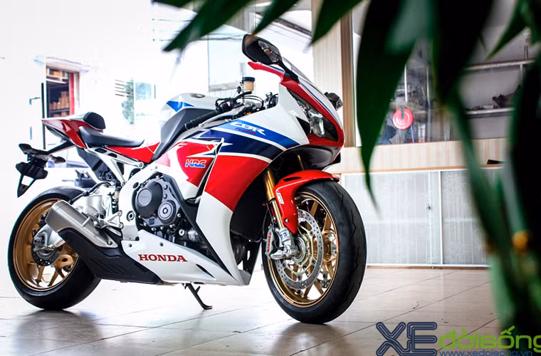 Ngam Honda CBR1000RR SP 700 trieu dau tien tai HN