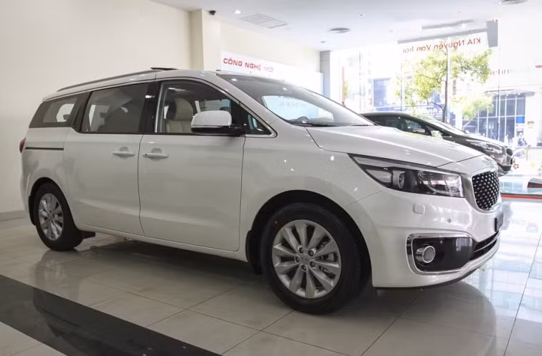 Kia Sedona có ngoại hình đậm chất gia đình.