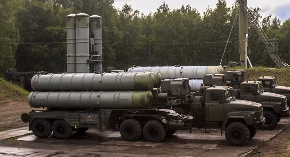 "Theo đánh giá, tổ hợp S-300 này đã được đưa từ Syria sang, khi Damascus hiện không sử dụng vũ khí này để đẩy lùi những cuộc tấn công của tiêm kích Israel", chuyên gia quân sự Nga lưu ý.