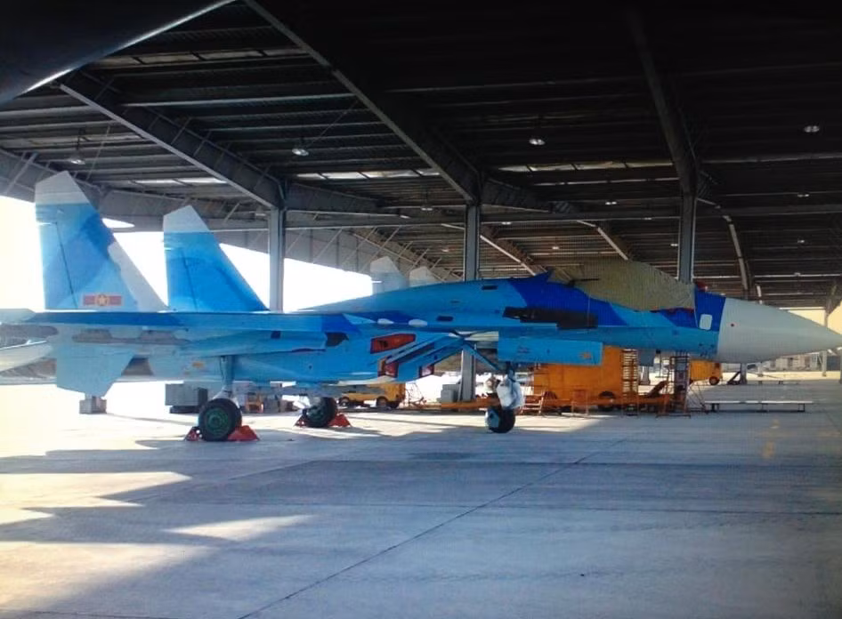 Nếu thông tin máy bay Su-27 của Việt Nam được nâng cấp lên chuẩn SM3 là chính xác thì đó là tin rất vui với chúng ta. Bởi gói nâng cấp này lột xác hoàn toàn dòng máy bay Su-27 đưa nó tiệm cận gần với sức mạnh dòng chiến đấu cơ Su-35.