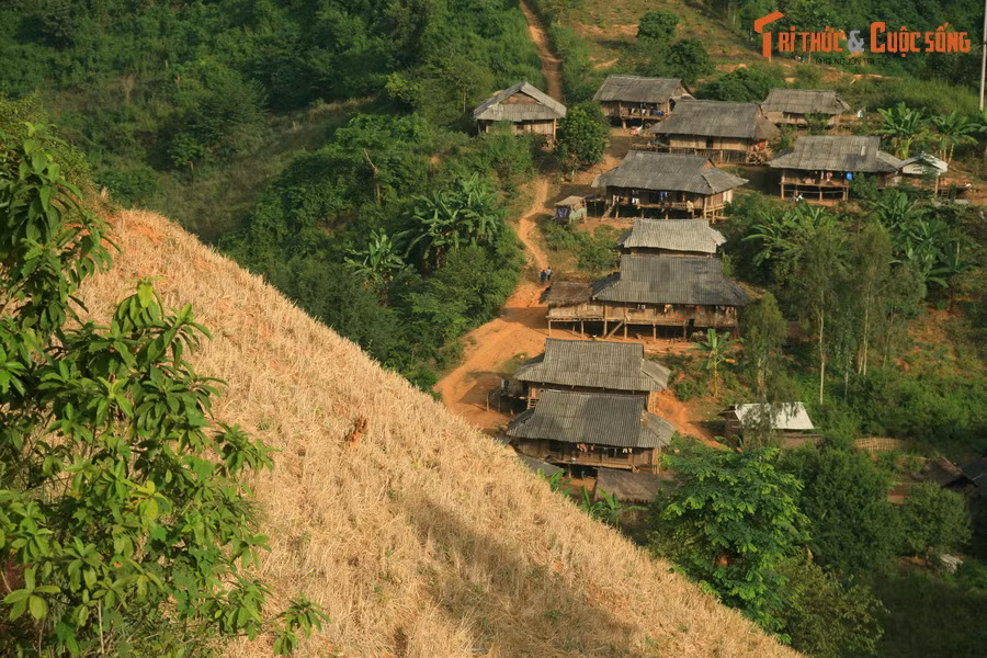  Cung đường từ trung tâm xã Mường Bám sang xã Mường Tỉnh của tỉnh Điện Biên chỉ dài trên 10 km nhưng hứa hẹn nhiều điều bất ngờ thú vị.