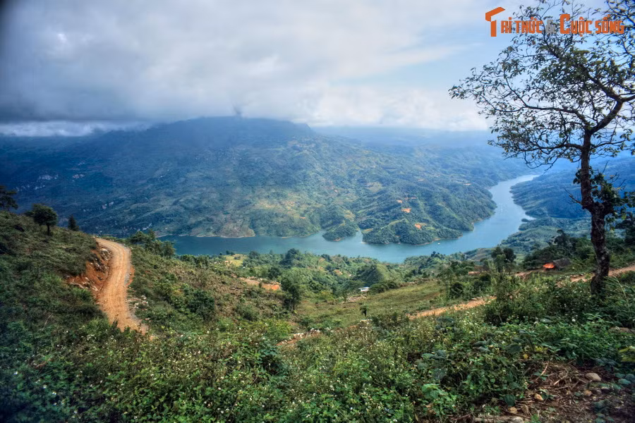 Sẽ là uổng phí nếu không dừng chân ít phút để tận hưởng cảnh đẹp và ghi lại vài pô hình kỷ niệm.